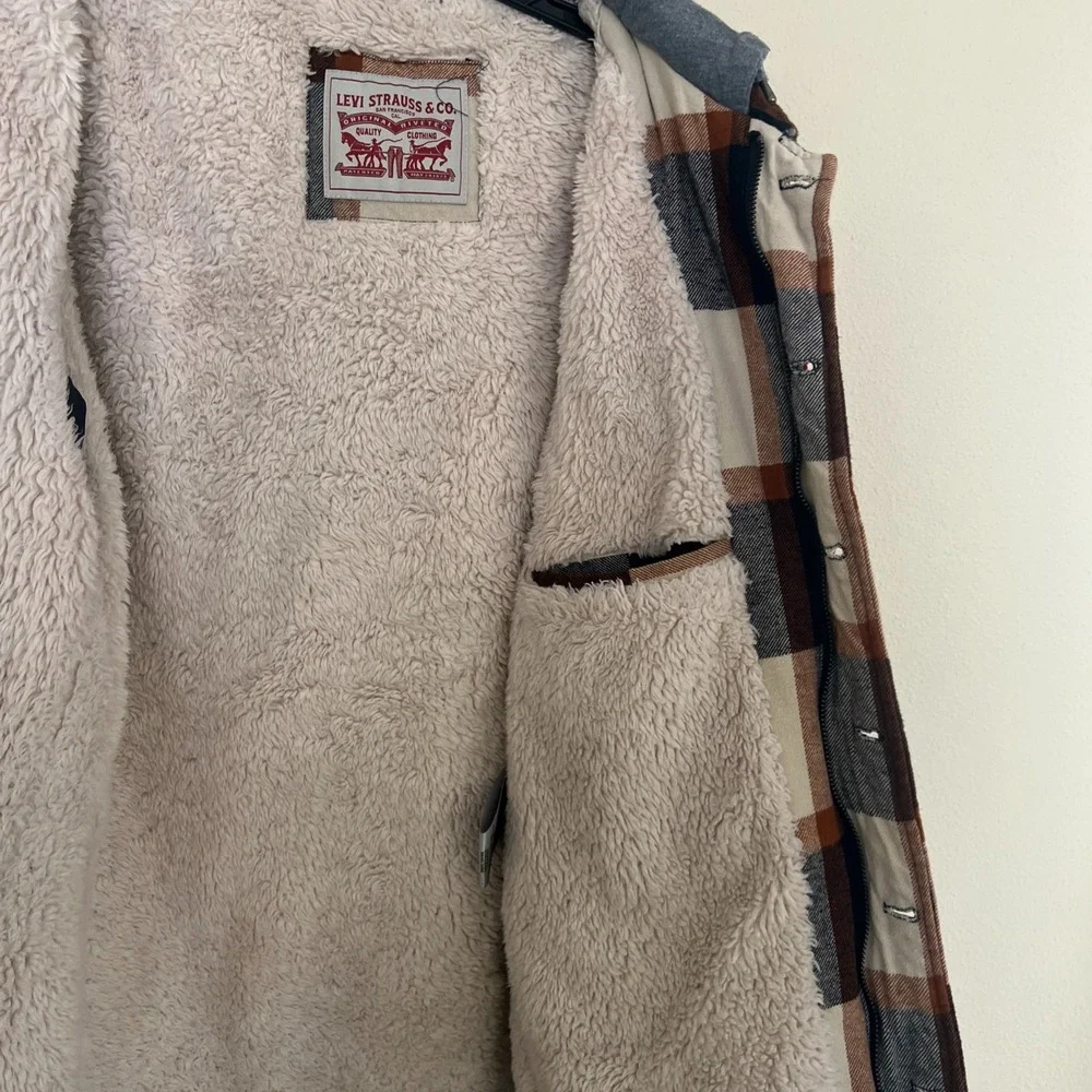 Levi's Flannel Lined Jacket Men Size S Brown Gray Plaid Hooded Sherpa Coat